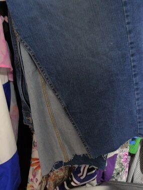 574: Torrid NEW front slit midi jean skirt